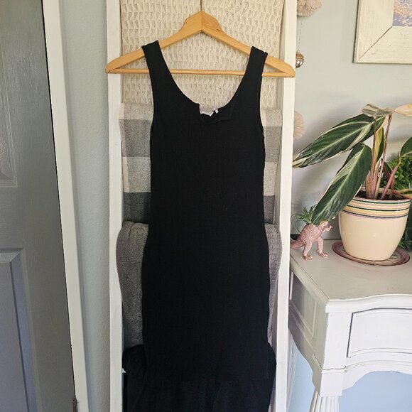 Love Tree Dresses & Skirts - Love Tree Black Ribbed Tank Dress – Size Large, Sleeveless V-Neck Fit